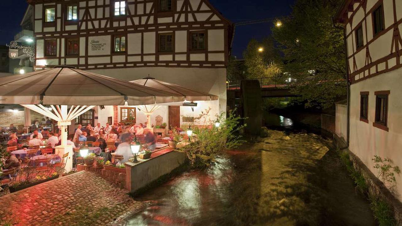 Corona-Regeln in Grenzgebieten: In Bayern gilt Gastro-Sperrstunde - wenige Kilometer weiter wird gefeiert