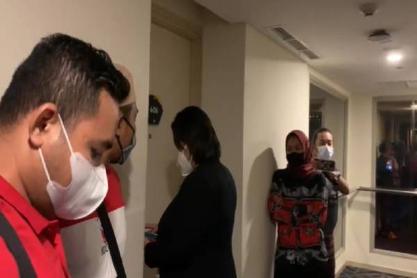 Penampakan Selebgram TE saat Digerebek di Kamar Hotel, Ada Kondom Bekas Pakai
