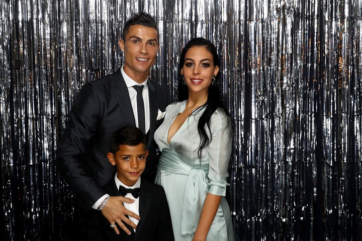 Untangling Cristiano Ronaldo&#39;s bizarre family situation