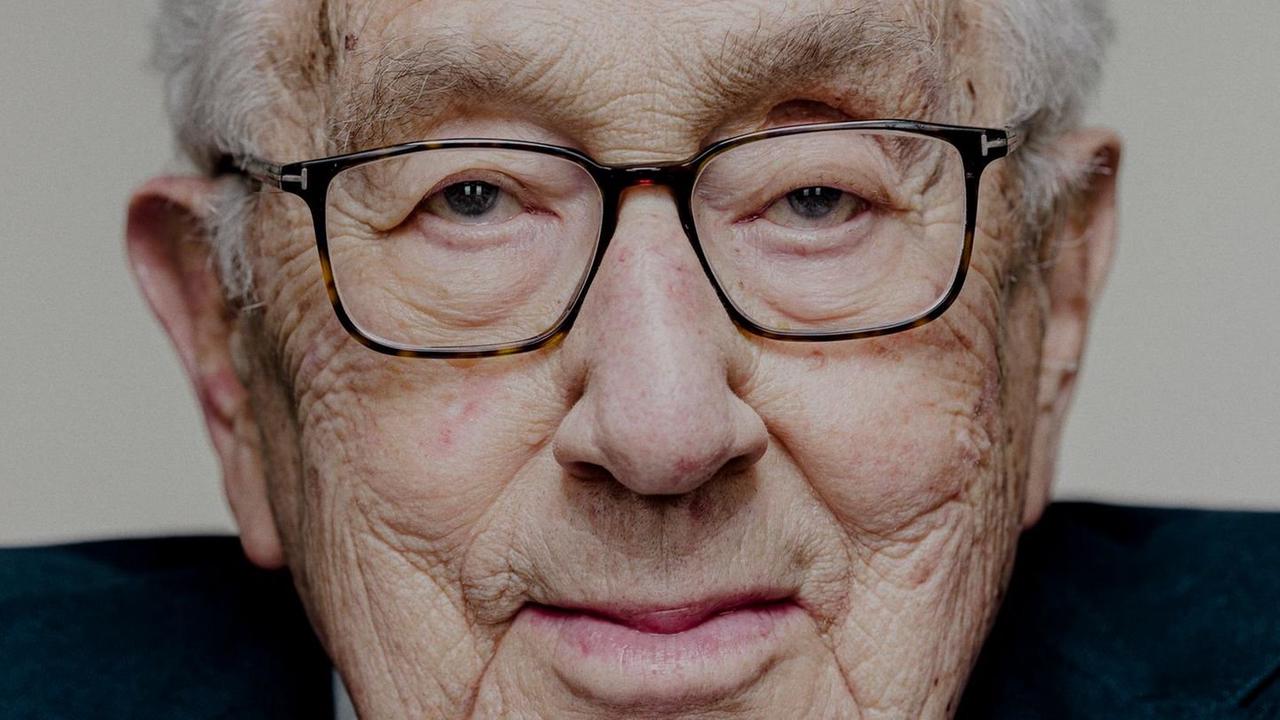 Henry Kissinger: "Es ist wahrscheinlich, dass ein Friedensvertrag mit Putin gemacht werden muss"