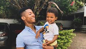 Netizens react to the viral video of the son of Ghanaian singer Kidi, and his alleged baby mama