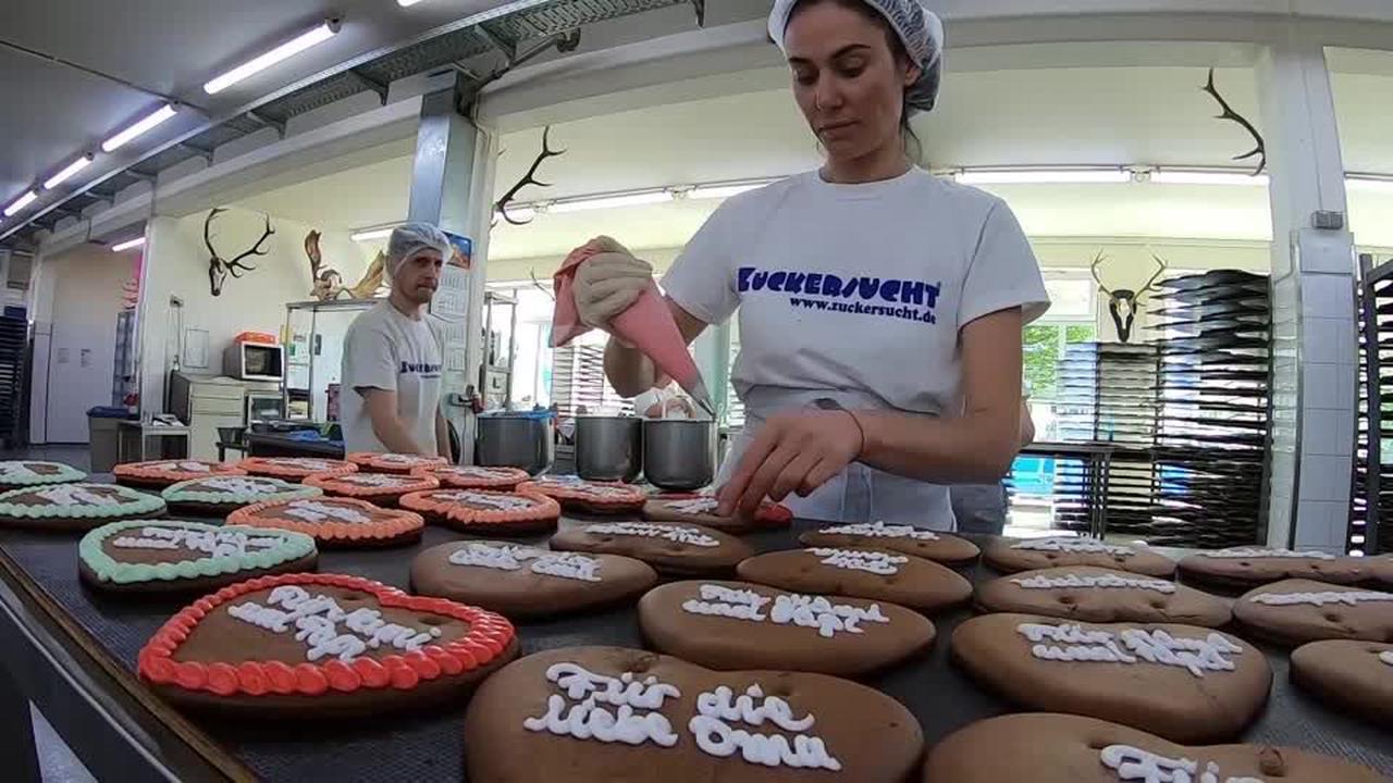 Ein Herz für die Wiesn – Geflüchtete aus der Ukraine arbeiten in bayerischer Zuckerbäckerfabrik