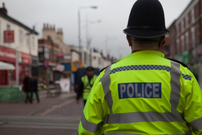 Off-duty police officer and public help