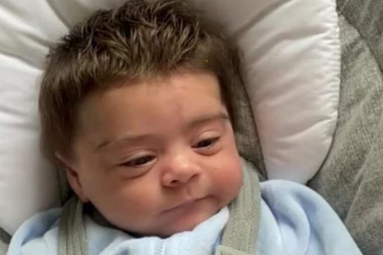 Hyper Chevelu Ce Bebe Devient Une Star Des Reseaux Des Sa Naissance Opera News