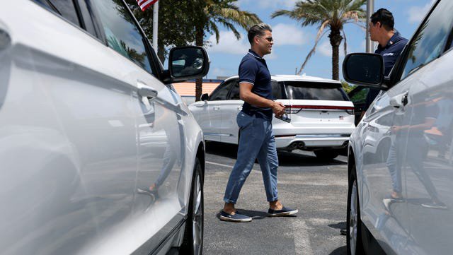 ford's profits plummet 64% in first quarter