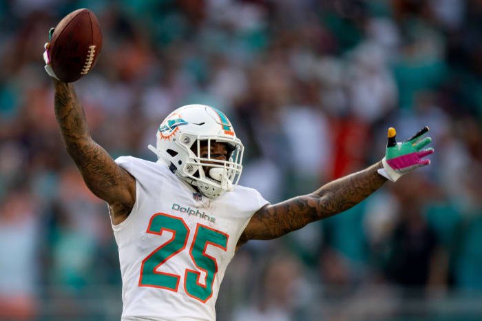 Miami Dolphins Cb Xavien Howard Reports To Training Camp Despite Unhappiness With Contract Opera News