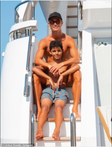 Shirtless Cristiano Ronaldo relaxes in the sun with girlfriend Georgina Rodriguez and his children during boat trip in Majorca (photos)