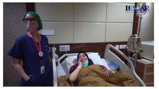 10 Potret Natural Artis Sesaat Setelah Melahirkan, Bareface Memesona