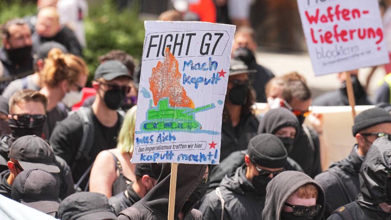 Protest gegen G7-Gipfel: Demonstration in Garmisch-Partenkirchen