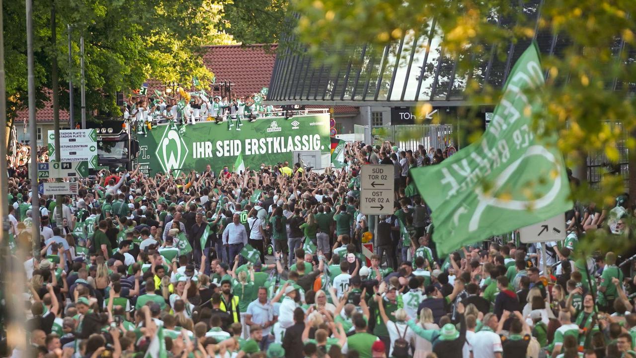 Eine Klasse für sich: Fans sorgen für viele Gänsehaut-Momente - und feiern am Saisonende den Bundesliga-Aufstieg
