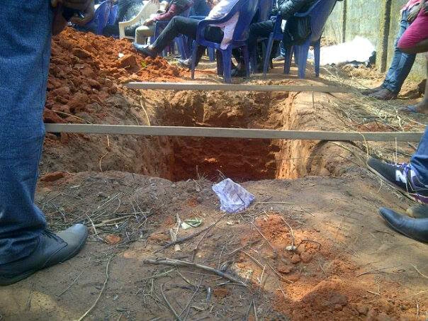 5 Years After The Sad Death Of Muna Obiekwe, See Photos From His Burial, His Wife And Children