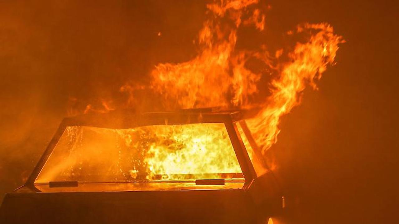 Zwei Autobrände: 38.000 Euro Schaden