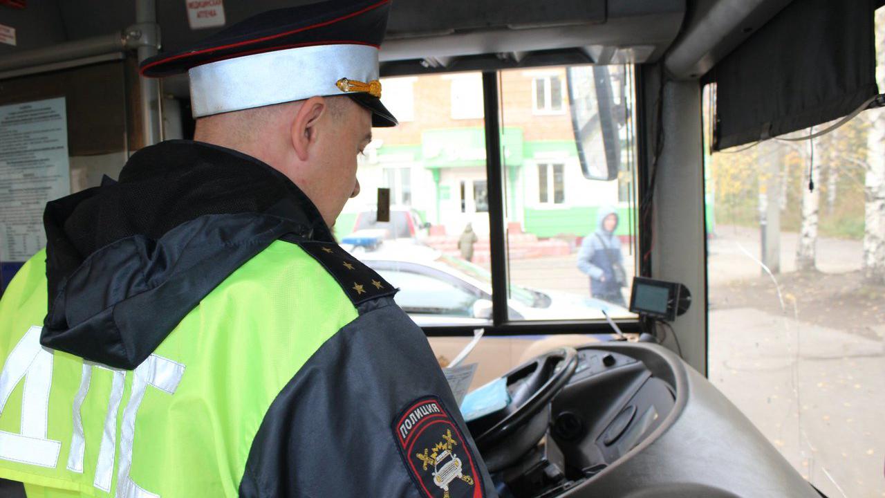 За неделю инспекторы ГИБДД выявили почти 600 нарушений правил дорожного движения