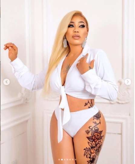  Toyin Lawani flaunts her massive tattoo in revealing photos