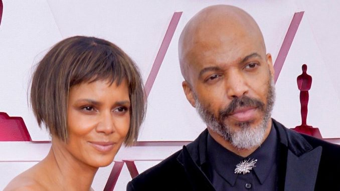 Halle Berry S Dramatic Oscars Hair Transformation As She Makes Red Carpet Debut With New Boyfriend Opera News