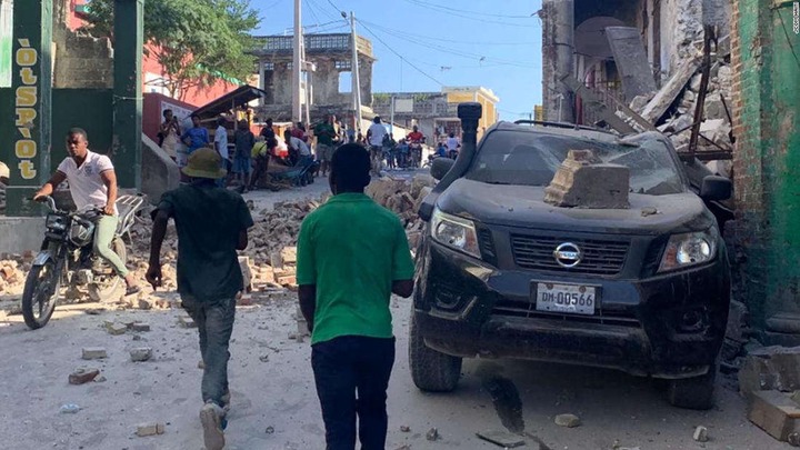 Haïti : Plus de 300 morts après un séisme de magnitude 7,2 qui frappe le pays, Joe Biden réagit-(photos)