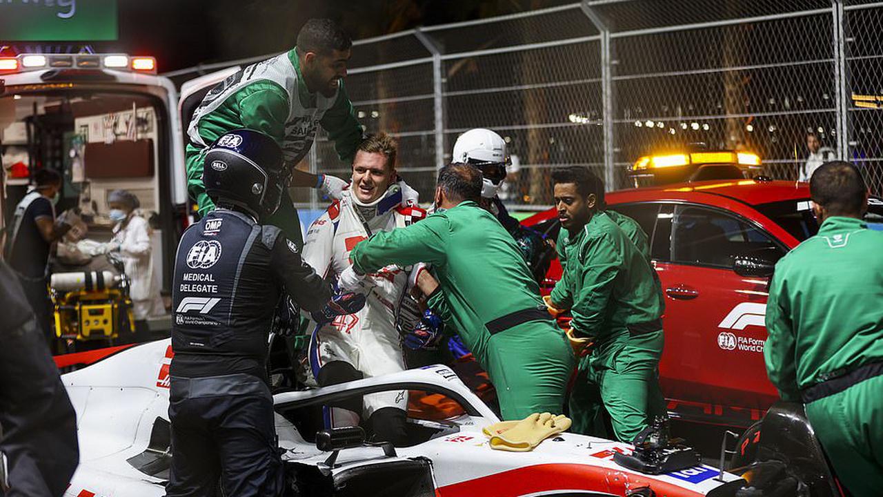 Mick Schumacher crash F1 Formula 1 in Saudi Arabia Grand Prix qualifying that