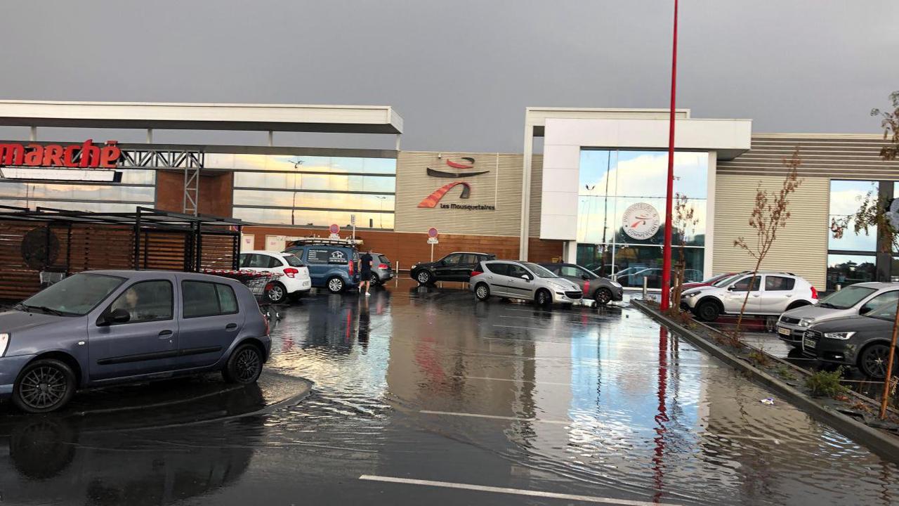 Suite aux orages, des supermarchés touchés et des routes inondées à La Gorgue, Estaires et Lestrem