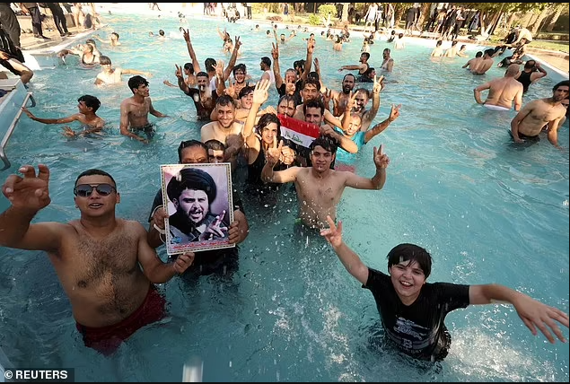  Violent clashes leave 23 dead after protesters storm Iraqi government palace and stage impromptu pool party (photos)