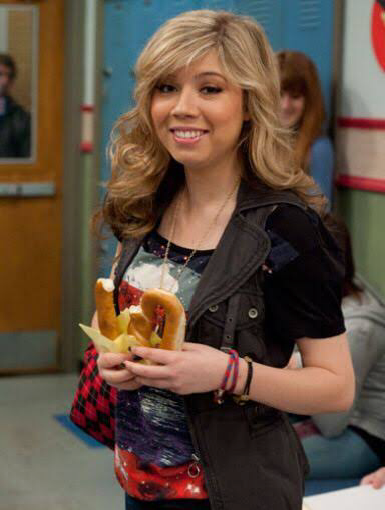 Jennette McCurdy on the set of iCarly