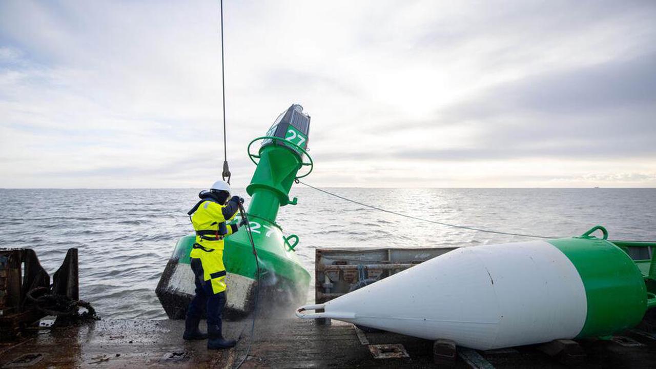 Sichere Fahrt im Winter: Tonnen in Nordsee werden getauscht
