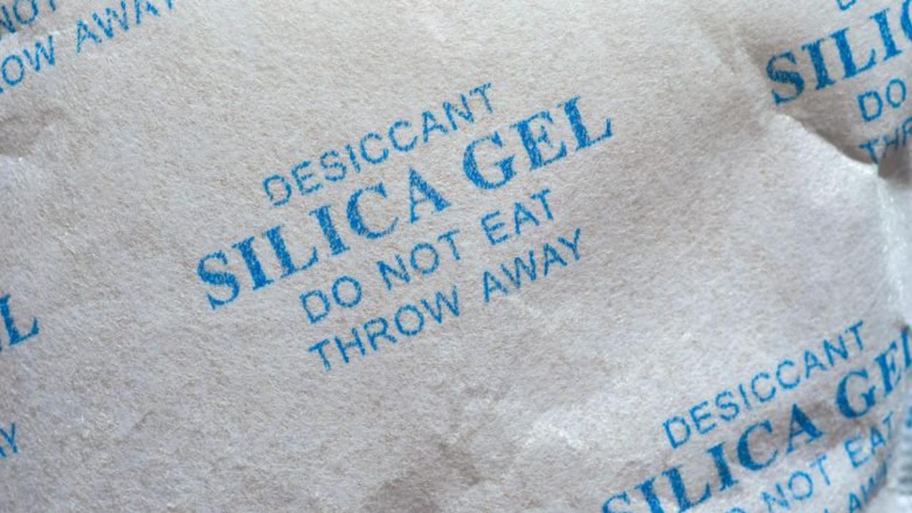 Vous jetez les sachets de gel en silice ? Vous ne le ferez plus jamais !
