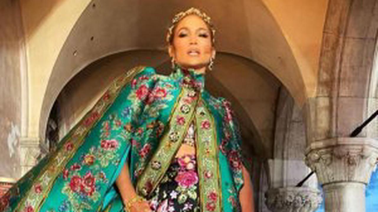 Jennifer Lopez Accidentally Leaves Price Tag on Her Regal Outfit at Dolce and Gabbana Show - Opera News