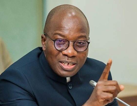 Majority Leader cites Minority Leader for contempt of Parliament 