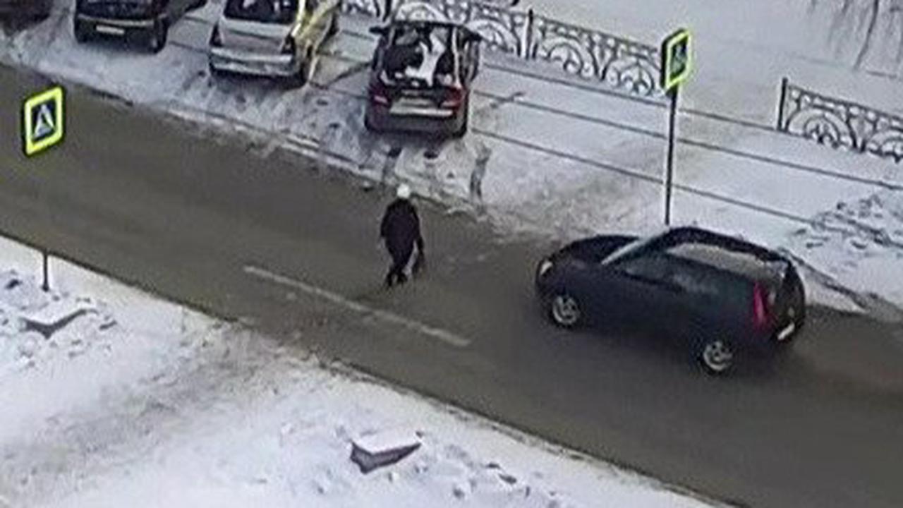 На Урале пожилой водитель на пешеходном переходе сбил 82-летнюю бабушку. Видео момента ДТП