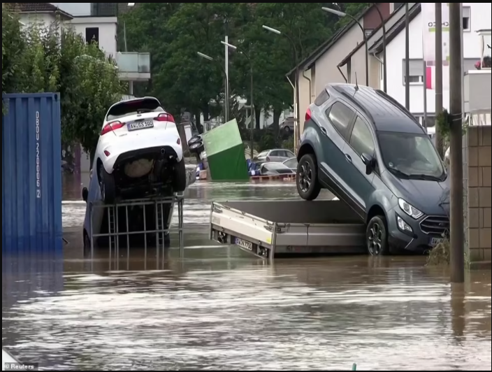 20 dead and 70 people missing as floods destroy buildings and leave families trapped on rooftops in Germany (photos)