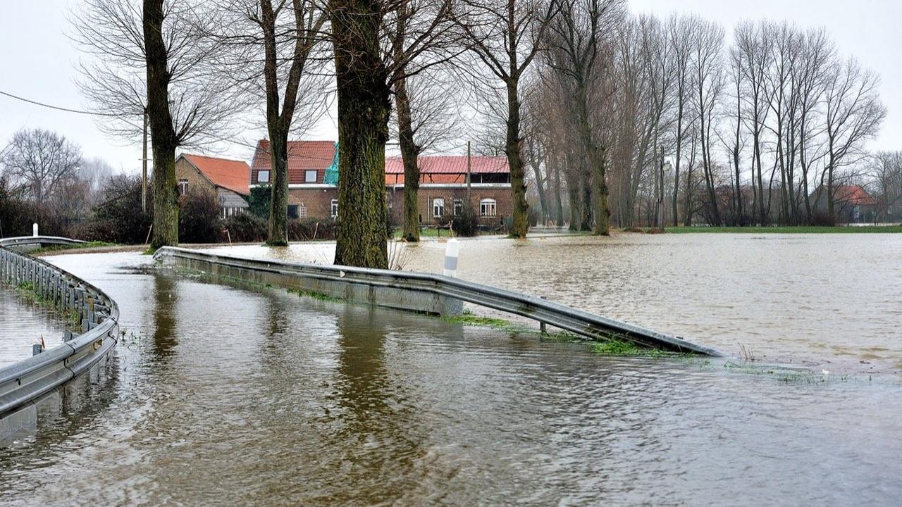 VIDÉO. Inondations dans le Nord : à Merville, des habitants désemparés face à la montée des eaux