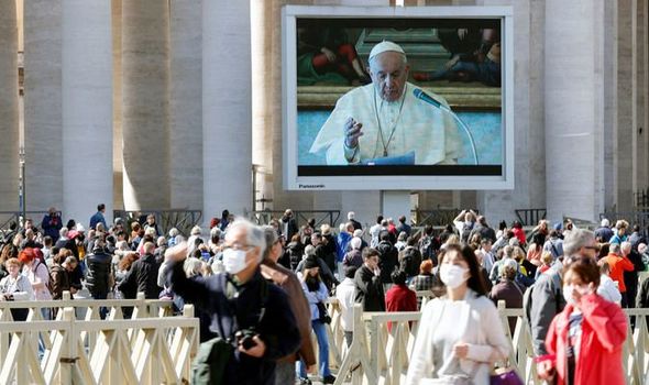Pope Francis delivers mass via Internet as tourists wear protective face masks