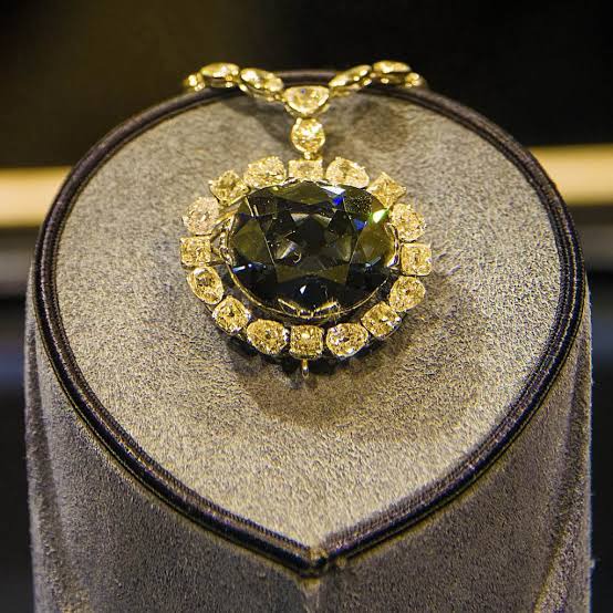 Hope diamond @ National Museum of Natural History in Washington DC.