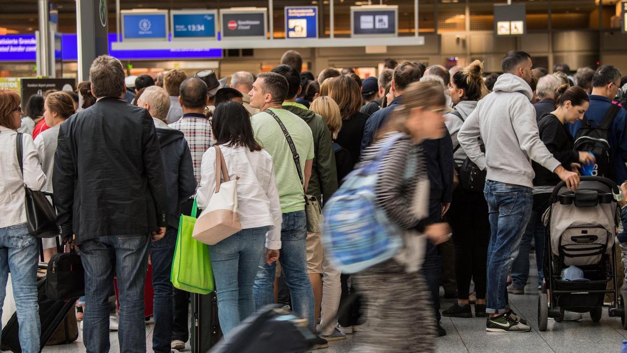 Chaos-Tage drohen Frankfurter Flughafen schon vor Sommerferien am Limit