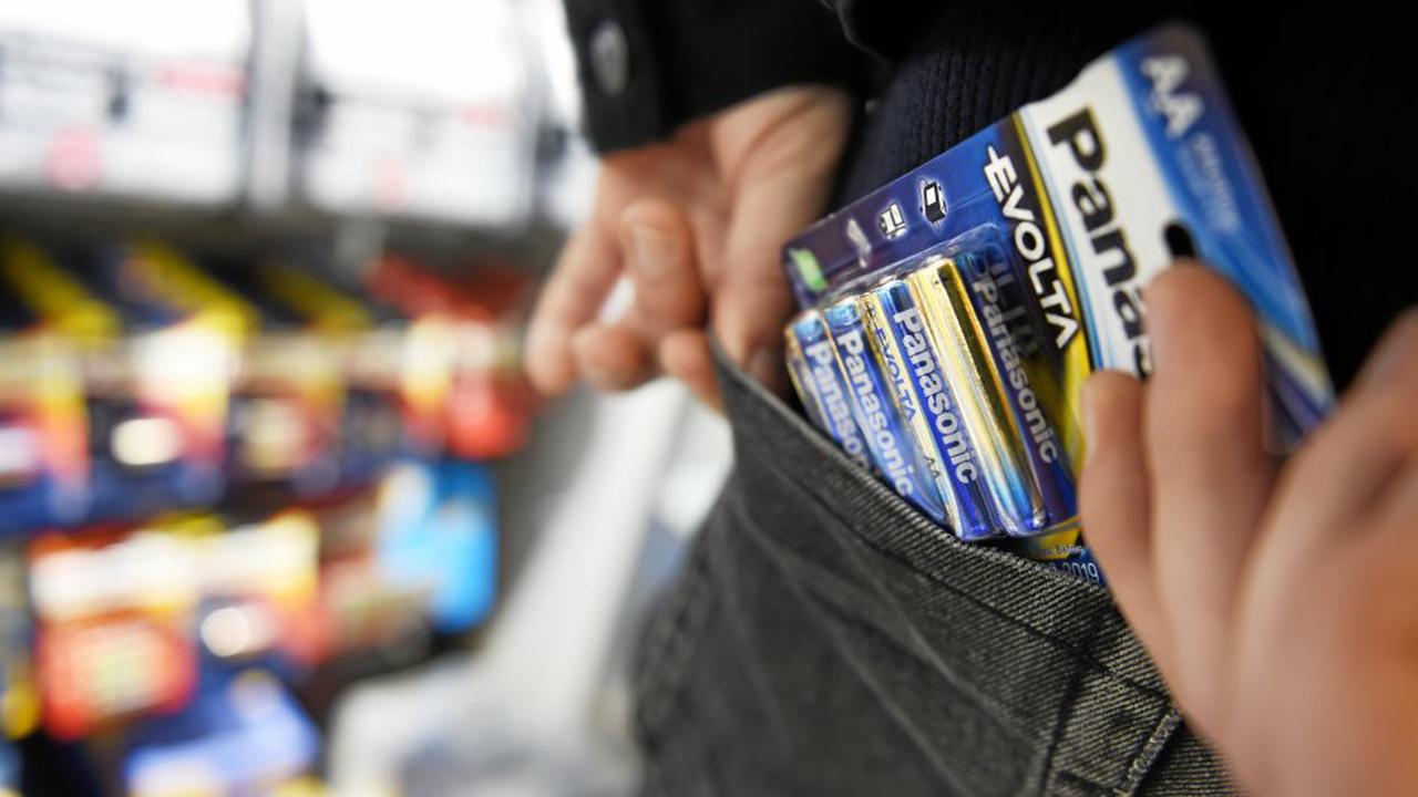 Im Drogeriemarkt zugegriffen: Polizei Essen fasst Ladendieb