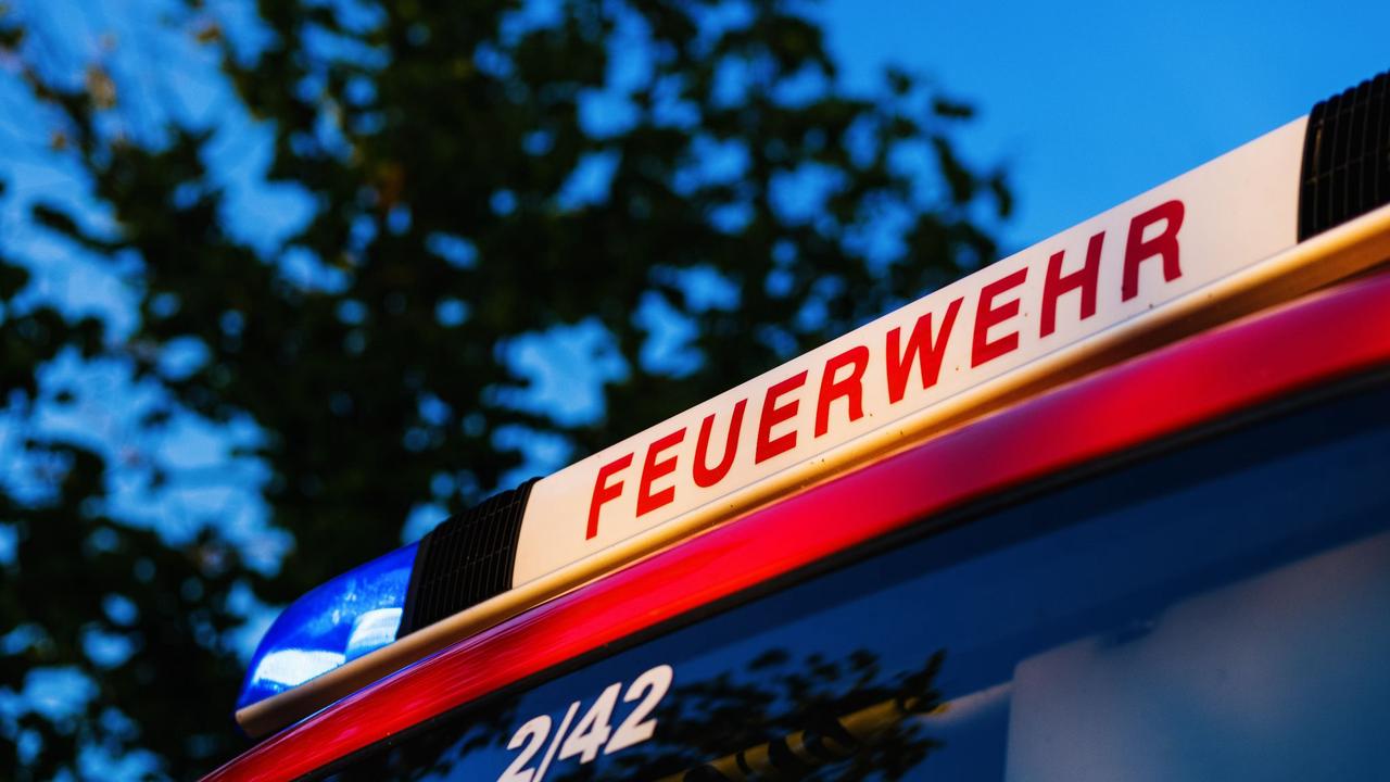 Blitzeinschlag in Mehrfamilienhaus: Feuer in Oberbayern